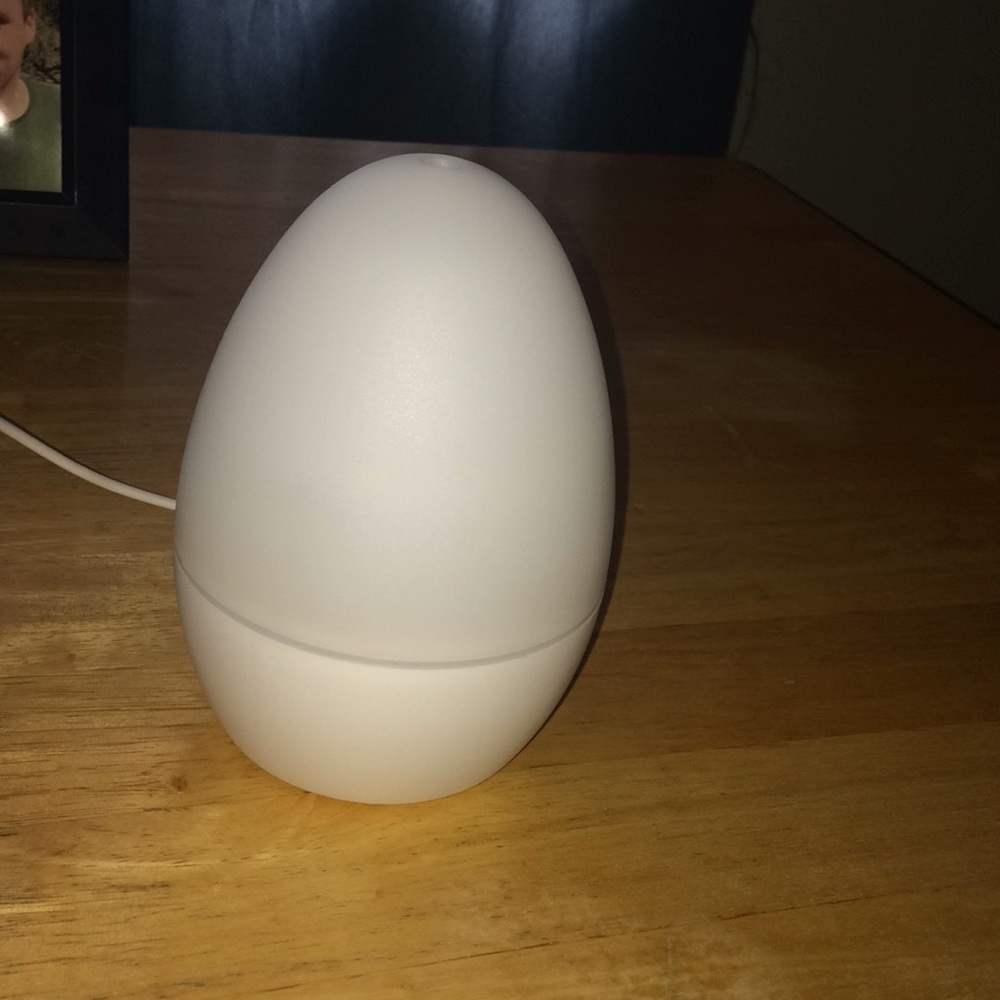 Light changing essential oil diffuser